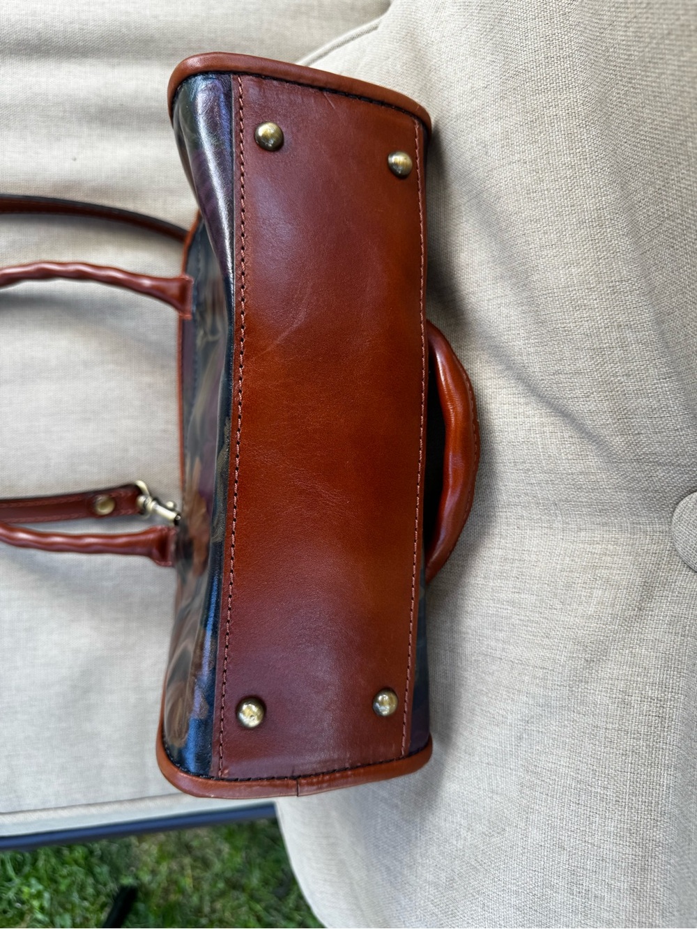 Patricia Nash Leather Purse PERUVIAN
Painting Collection - Picture 8 of 8